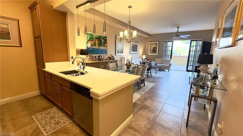 1 bed, 1.5 bath, 1005 sqft, $2,100 — Photo 4