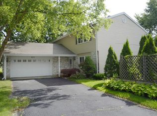 103 Norwood Ct, Rolling Meadows, IL 60008