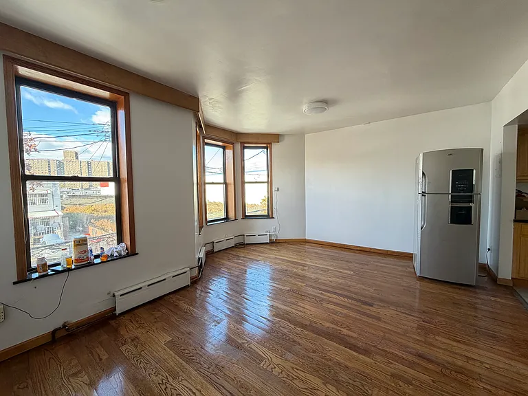 2857 W 20th St #2 — Photo 1