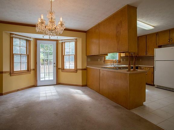 3rd image of 4472 Cary Dr