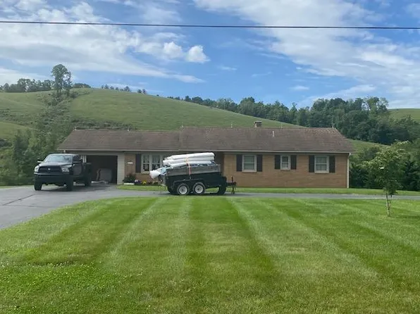 2570 Pipers Gap Rd, Galax, VA 24333