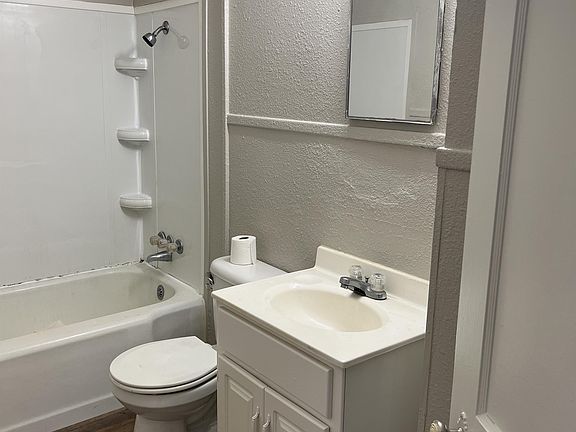 4th image of 2408 Stanton St