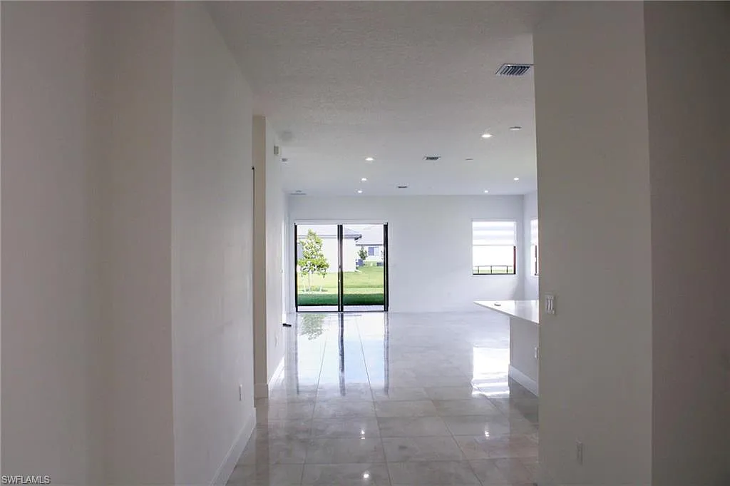 Building Photo - 5062 Alonza Ave