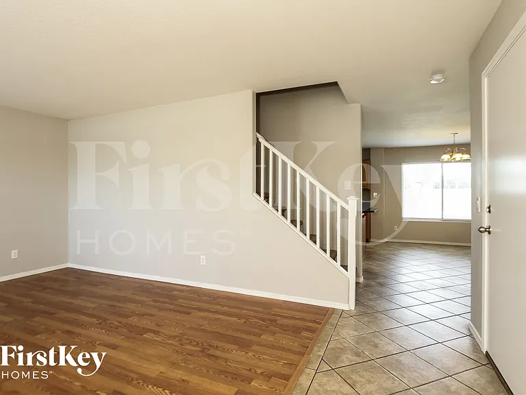18039 N 89th Dr — Photo 3