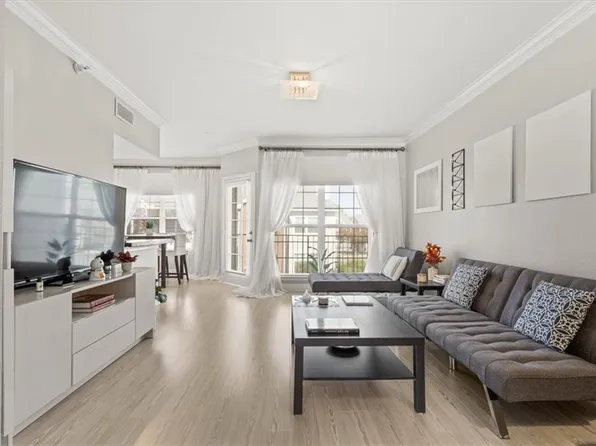 11614 Tomahawk Creek Pkwy APT I, Leawood, KS 66211