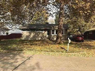 1712 Princeton Dr photo 1