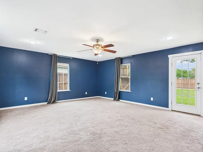 409 S Pear St — Photo 29