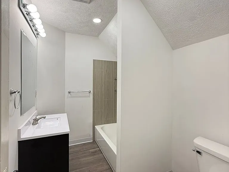 1707 Meharry St — Photo 12