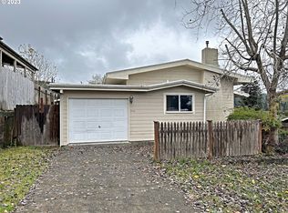 846 S Hill Dr, Reedsport, OR 97467