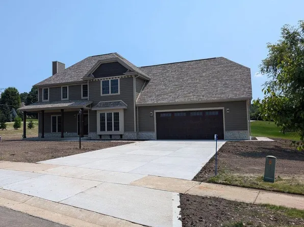 N694 South Hickory Hills DRIVE, Oconomowoc, WI 53066