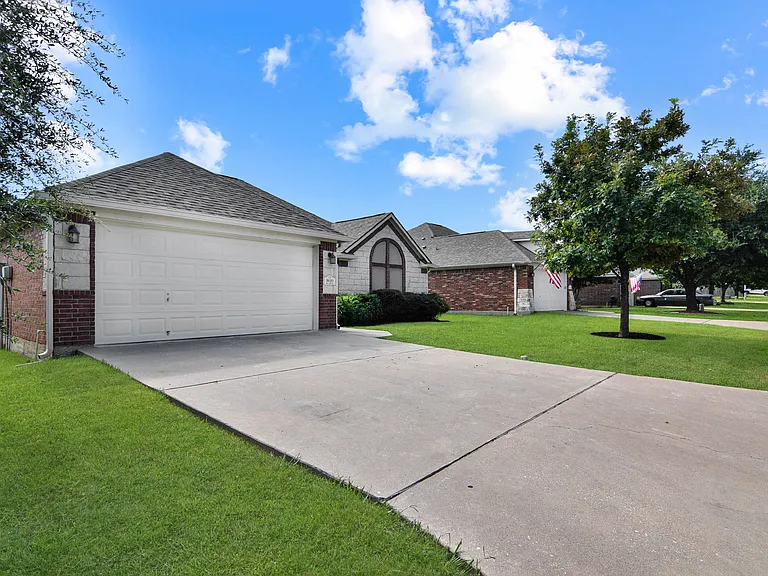 5619 Fair Hill Dr — Photo 2