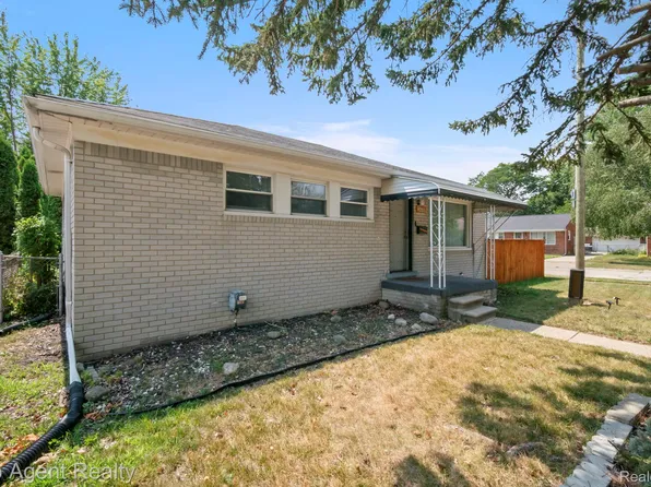 24610 Adlai Ave, Eastpointe, MI 48021