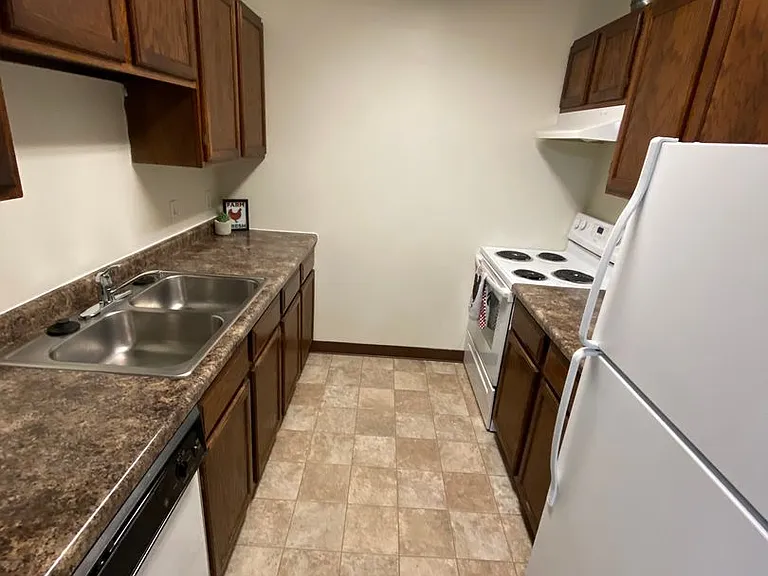 1502 E Gateway Cir S — Photo 2
