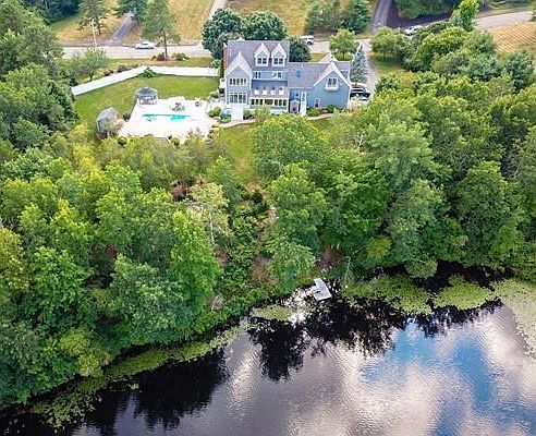 1st image of 10 Beaumonts Pond Dr