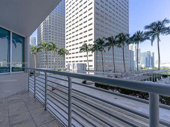 3rd image of 325 Biscayne Blvd #1222