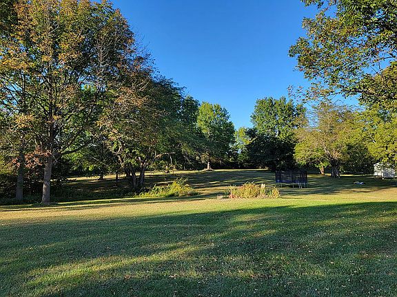 Side yard from round drive