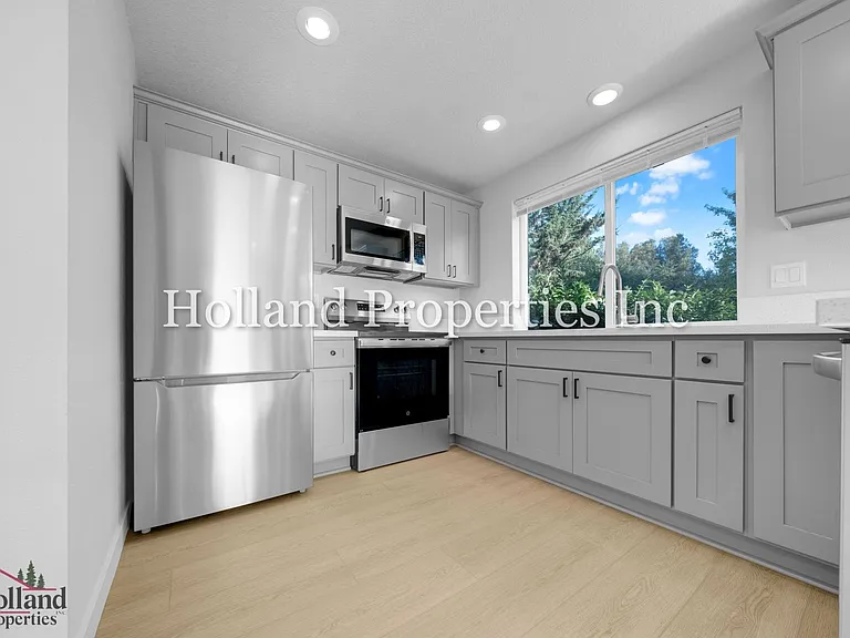 9059 SW Sagert St — Photo 7