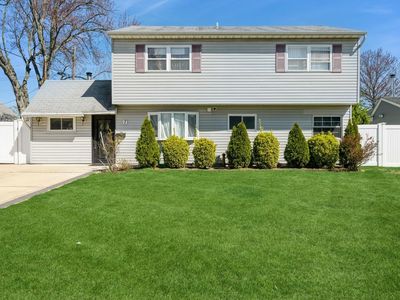 7 Bunker Lane, Hicksville, NY, 11801