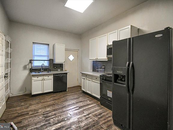 5th image of 832 N Hutton St