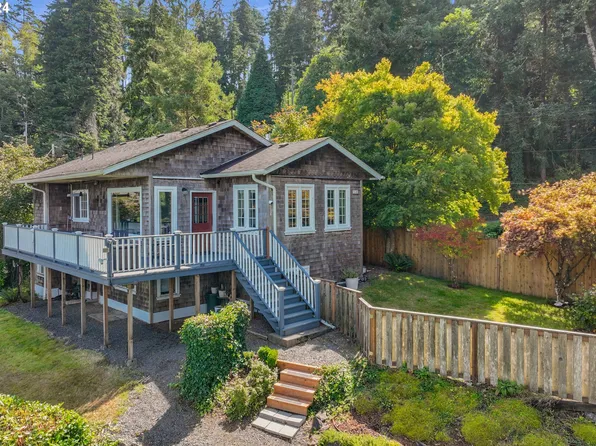 5118 Lief Erikson Dr, Astoria, OR 97103
