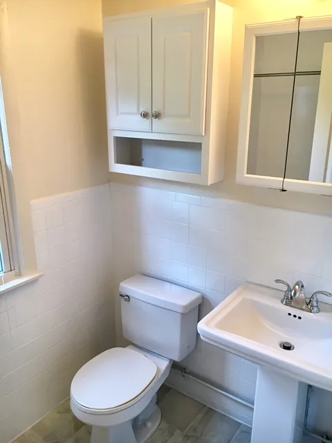 4 bed, 1.5 bath, 1620 sqft, $3,200 — Photo 4