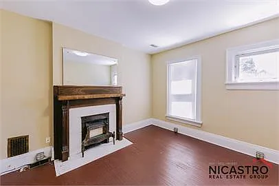 8 bed, 2.5 bath, 2062 sqft, $8,643 — Photo 2