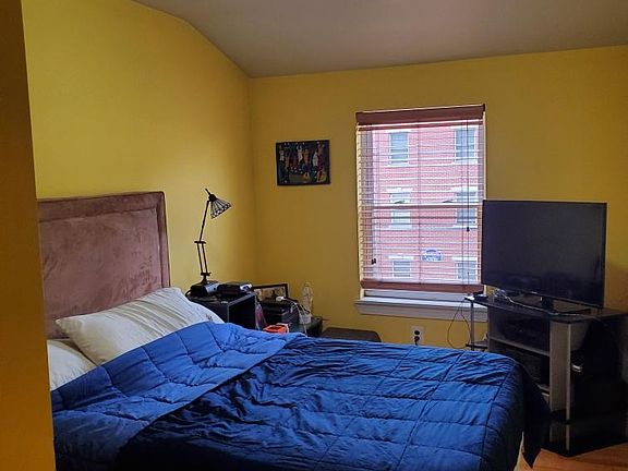 4th image of 2008 Fairmount Ave #3F
