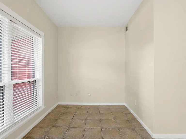 2025 Augusta Dr #605 — Photo 8