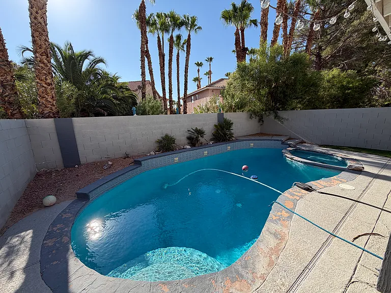 3004 Ocean View Dr — Photo 4