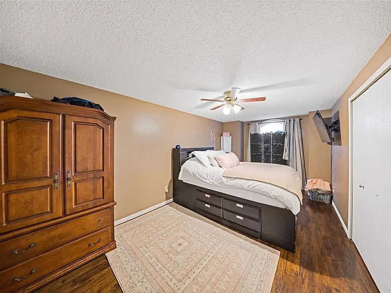27 York Cres #17 — Photo 16