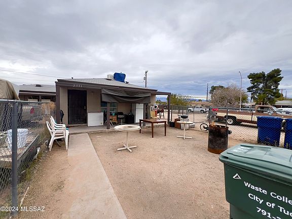 4th image of 2331 E Monterey Vis