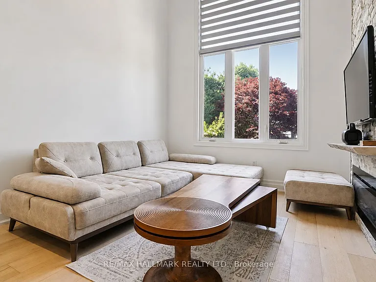36 Kitsilano Cres — Photo 6