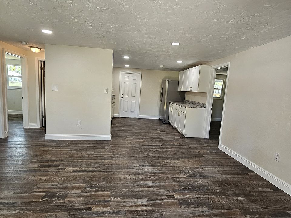1st image of 204 7th St W #B