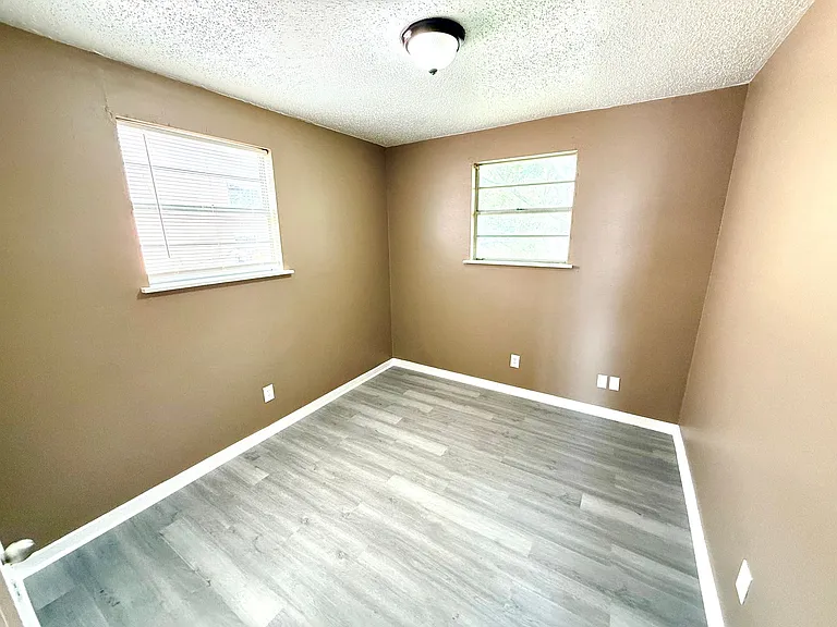 1827 E Highland Blvd — Photo 10