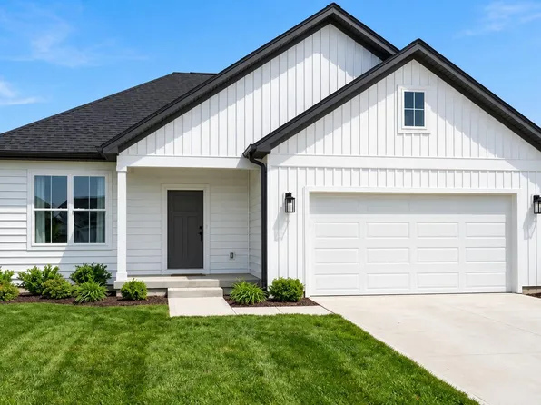 304 Apple Grove Ln, Valparaiso, IN 46385