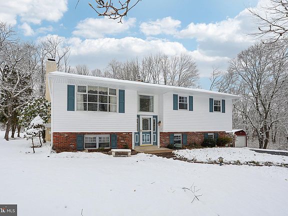 3rd image of 20 Country Ln