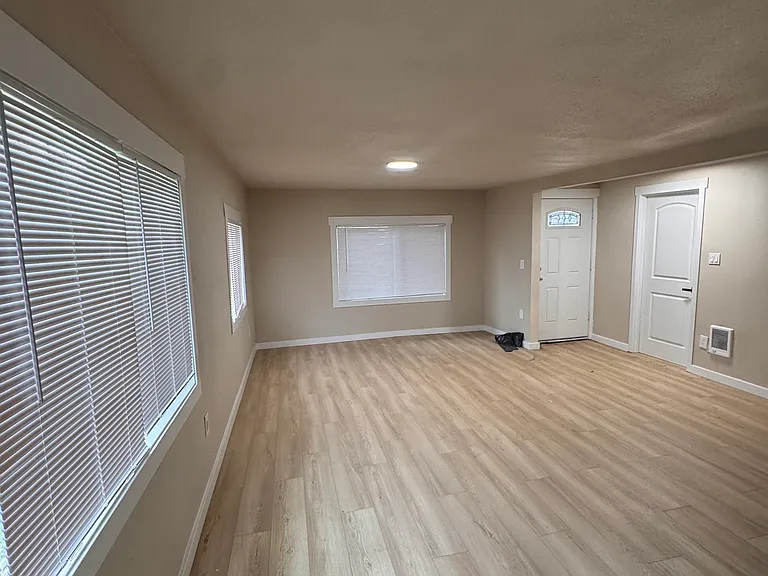 1202 Rhobina St — Photo 7