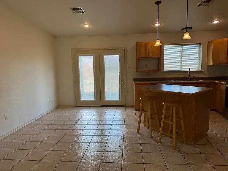 2353 Sierra Vista Ct — Photo 5