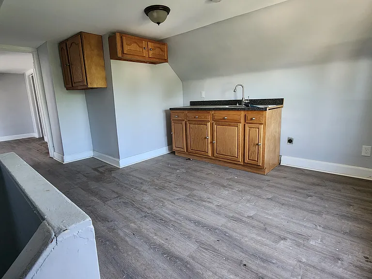 1854 Grantham Rd #3 — Photo 2