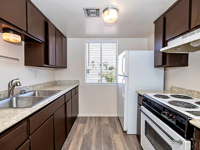 1236 W 20th Pl — Photo 3