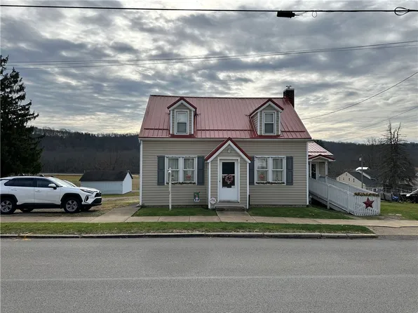 820 E Main St, Rural Valley, PA 16249