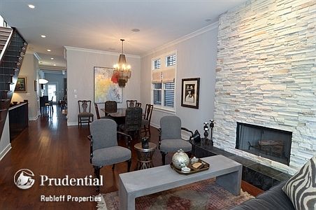 4th image of 4328 N Claremont Ave