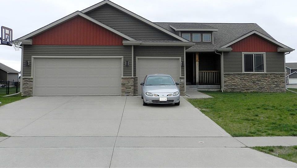 1st image of 512 Sycamore Dr NW