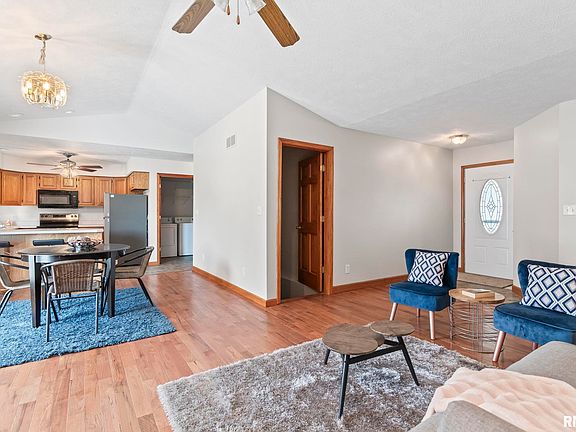 3rd image of 228 Brookside Glen Dr