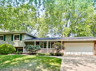 1012 Regency Ln, Libertyville, IL