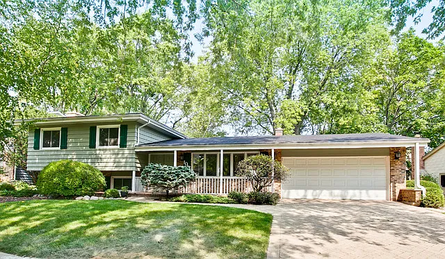 1012 Regency Ln photo 1