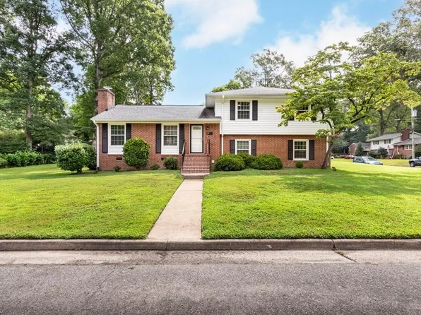 4 Royall Pl, Newport News, VA 23606