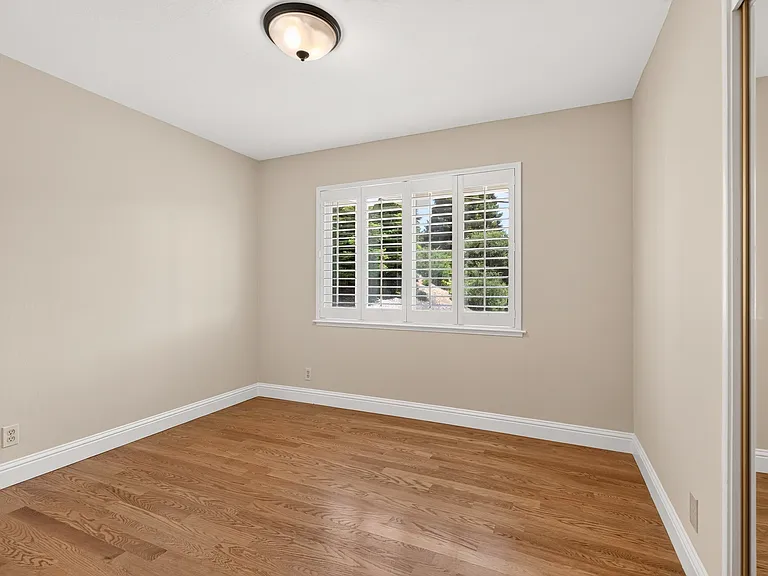 25 Bates Blvd — Photo 24