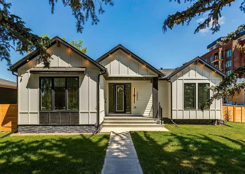 1st image of 3004 Hampton Cres SW