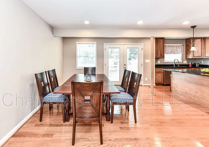 1033 S Edison St — Photo 9